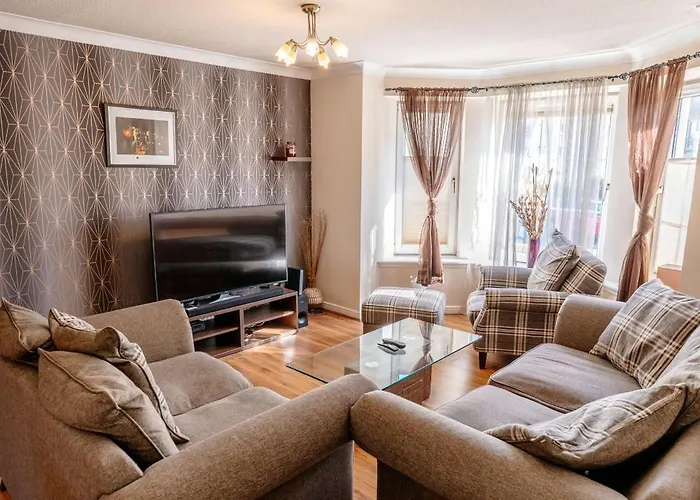 Roseburn Retreat 2B Free Parking